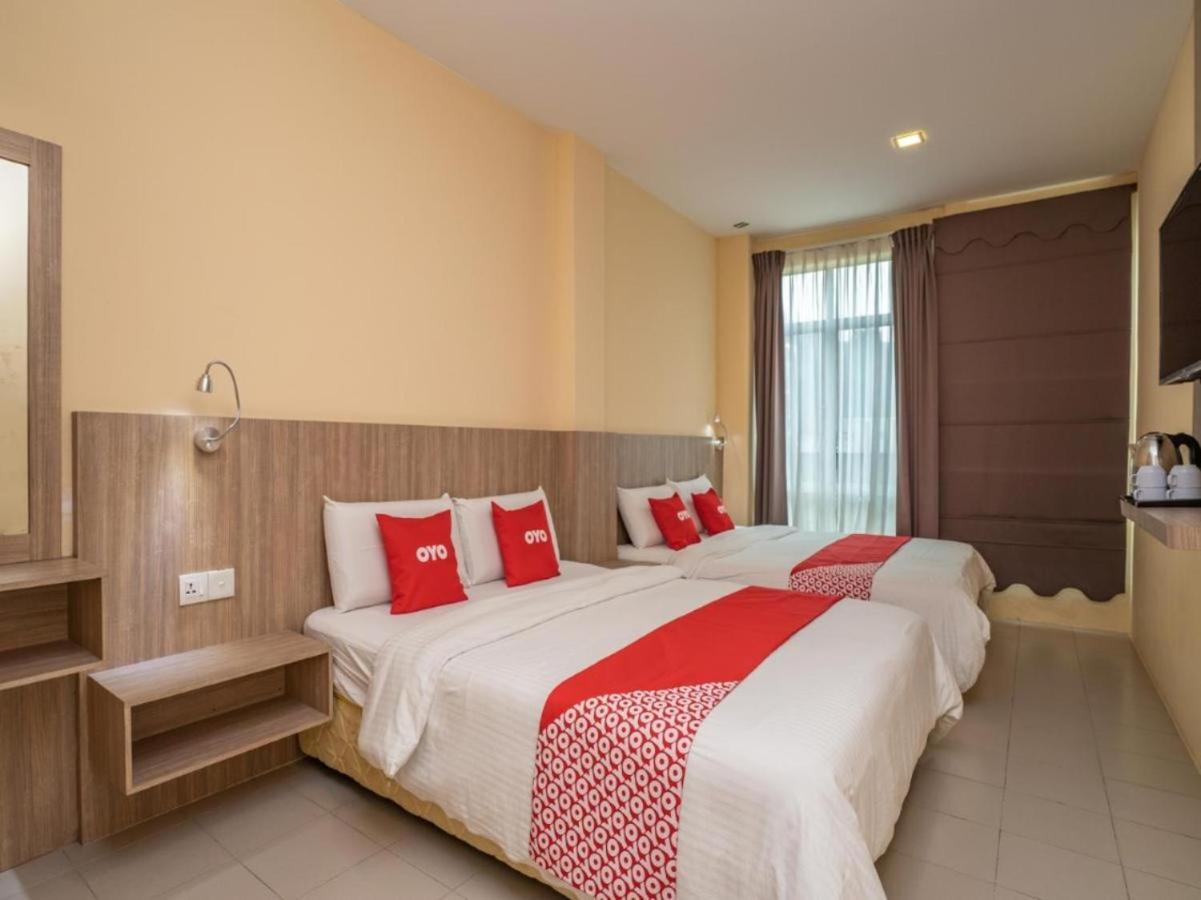Hotel The Island Pekan Pangkor Exteriör bild